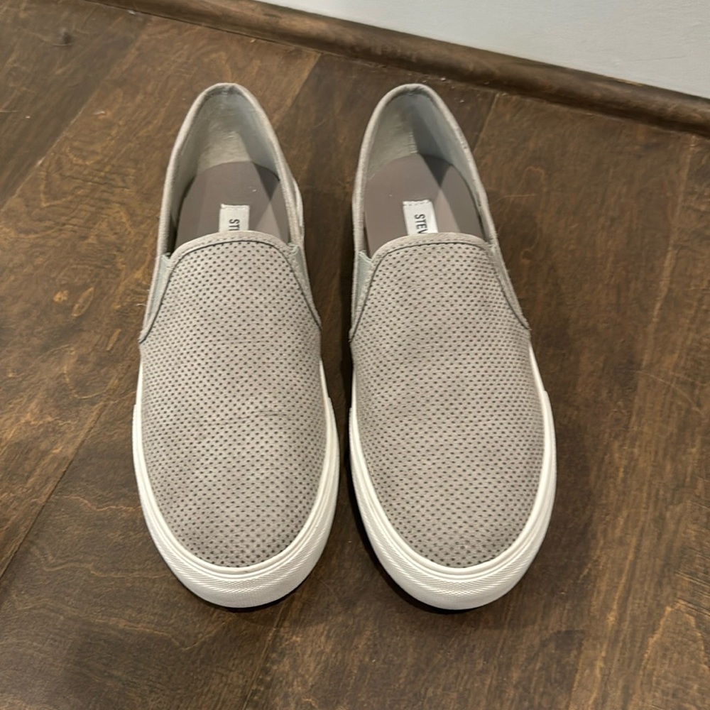 Never worn gray Steve maddens